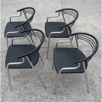 Komplet włoskich krzeseł – widok z przodu